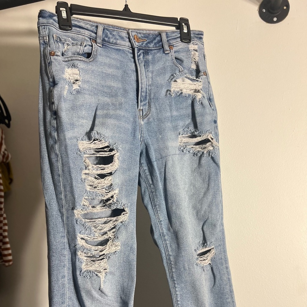 American Eagle ripped mom jeans light wash high waisted